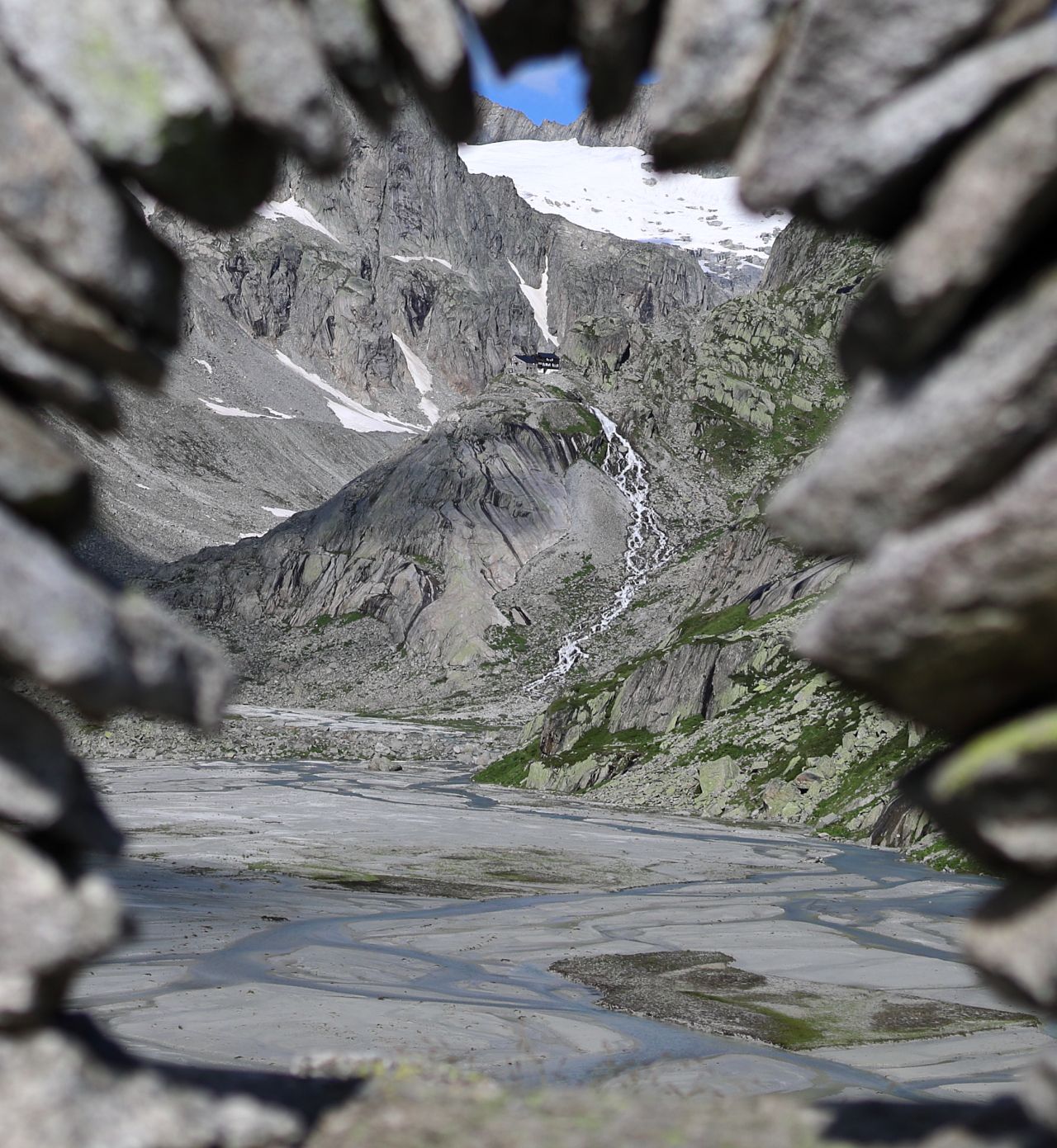 The ***Bächlitalhütte SAC*** perched at the end of the Bächlisboden glacial floodplain.