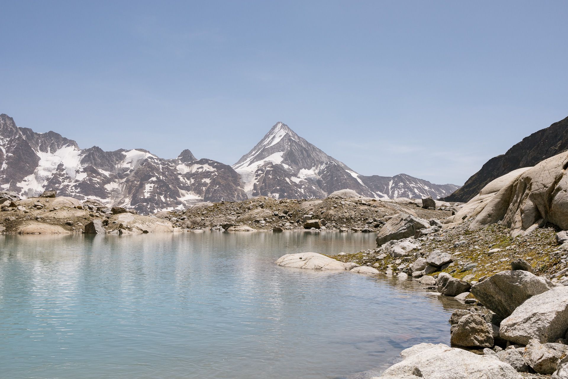 The ***Bietschhorn*** as seen from the ***Blauseeli***.