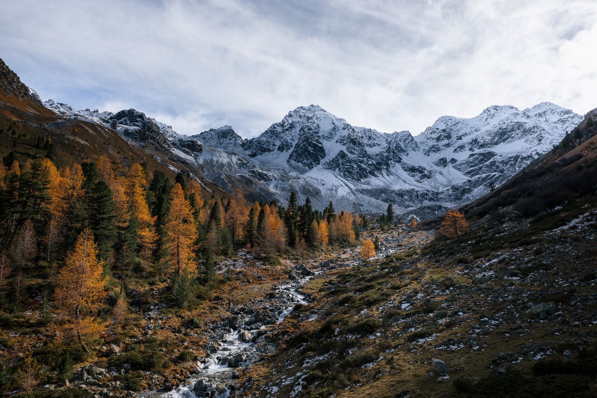 An out-and-back hike in the secluded Val Mulix.